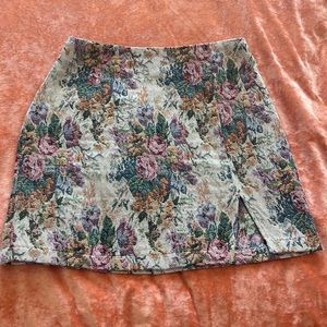 Pencil skirt with cut out. Floral print. Little cut out.